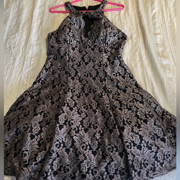 Formal dress - Picture 2 of 3